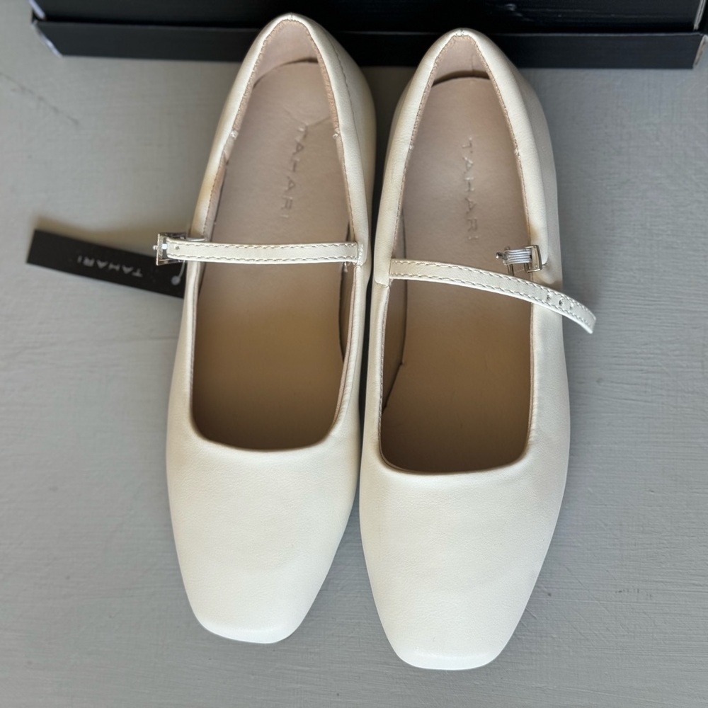 NWT NIB Tahari Sleeper Mary Jane Ballet Flats in Cream